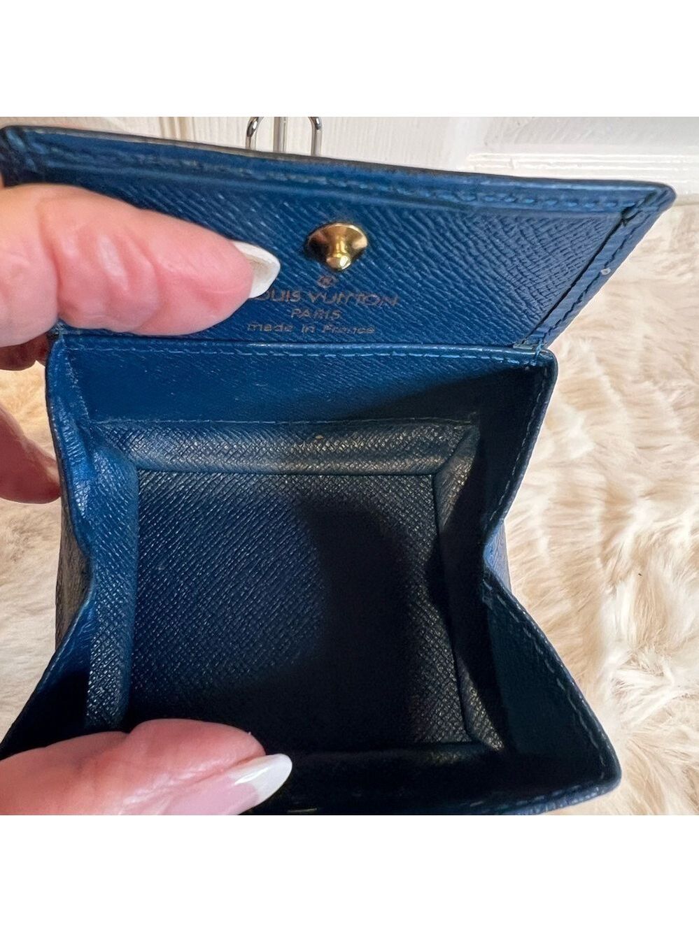 LOUIS VUITTON EPI LEATHER BLUE SNAP COIN POUCH - Picture 6 of 13